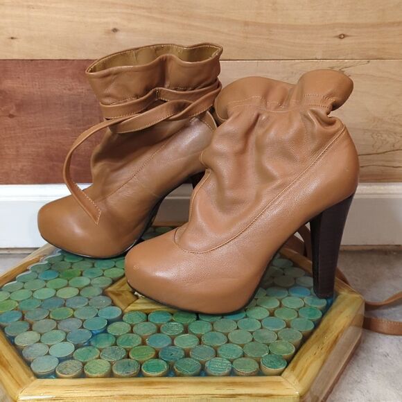 💜5/$25 6.5 heeled booties with straps - Picture 1 of 6